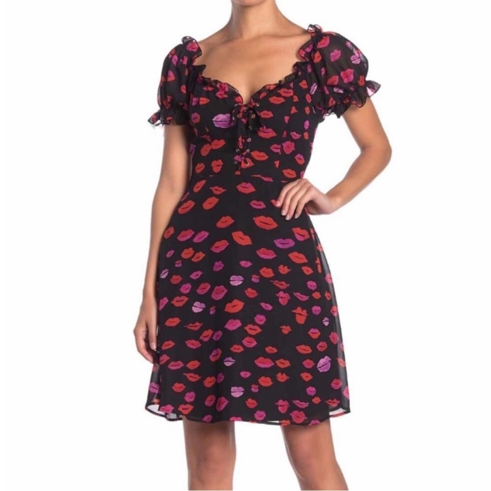 BETSEY JOHNSON 8 Y2K Valentine’s Day Kiss Lipstick Lace Up Sheer Puff Sleeves 💋